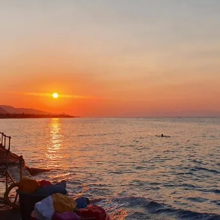 Beachfront بيت للعطل